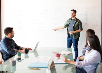Qué es un pitch de negocios: 8 claves para presentar tu proyecto